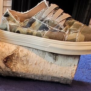 NEW camo slide on shoes